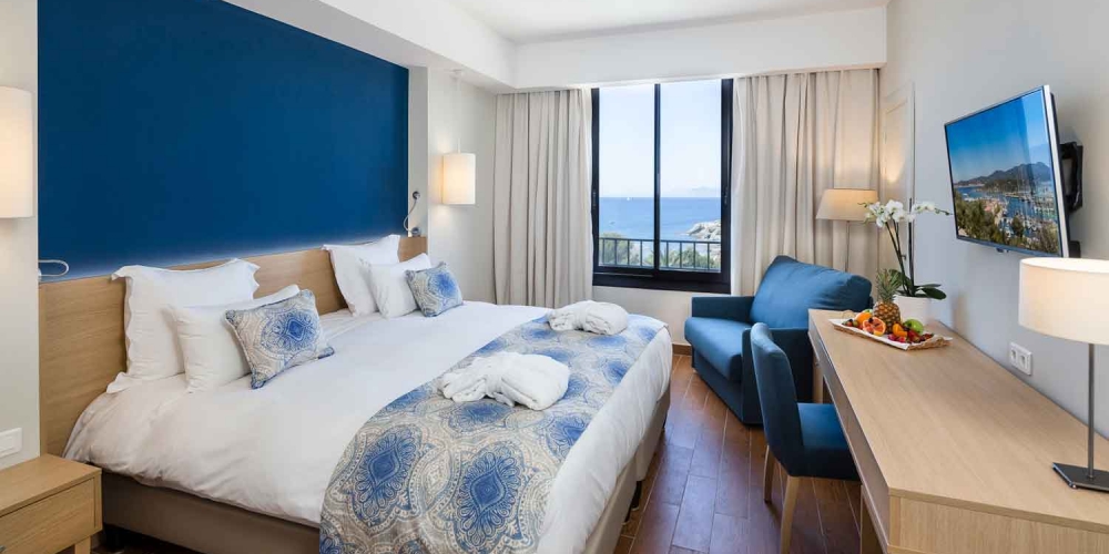 Chambre supérieure de l'hôtel Hélios 4 étoiles sur l'île des Embiez, à proximité de Sanary