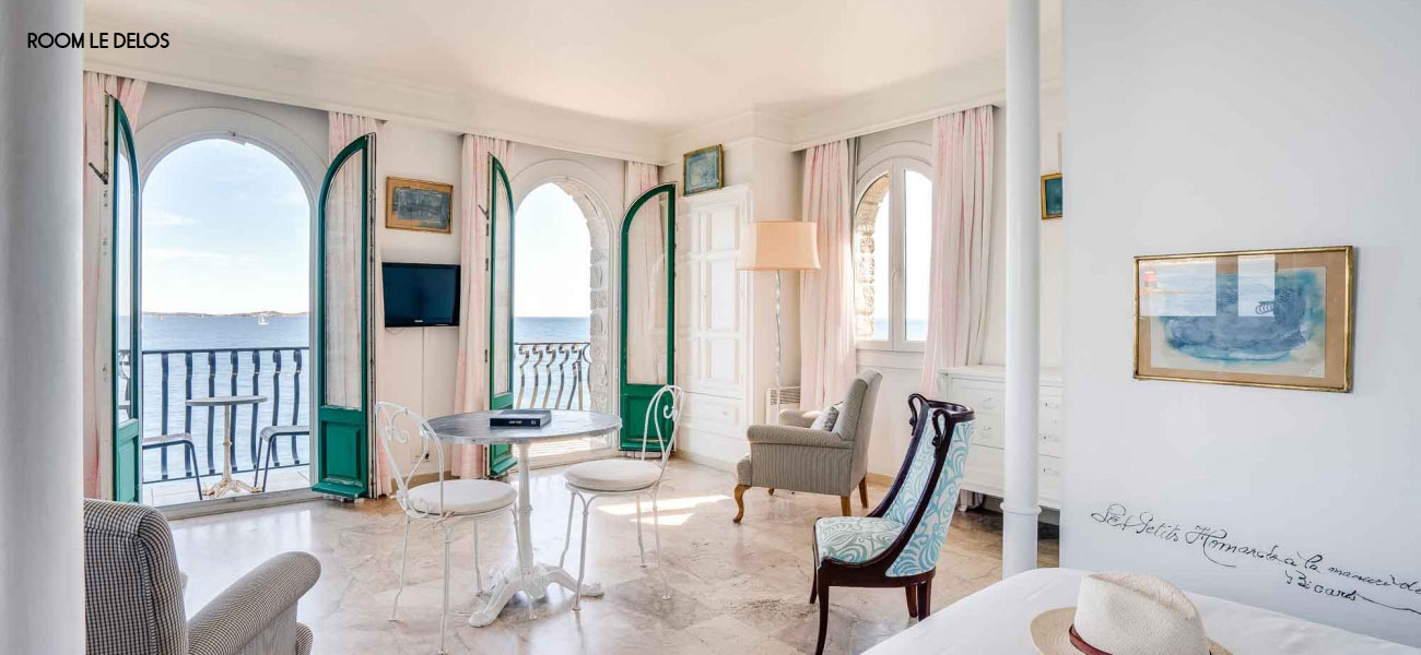 Room of the Delos Hotel on the Bendor Island