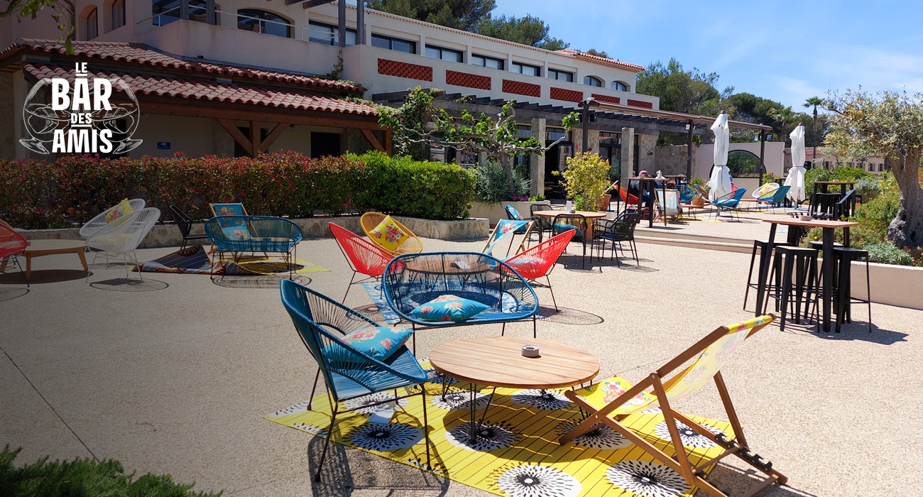Boire un verre entre amis ou en famille au Bar des Amis
